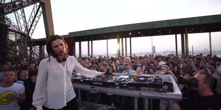 DJ-Set: Nina Kraviz legt für Cercle im Eiffelturm auf