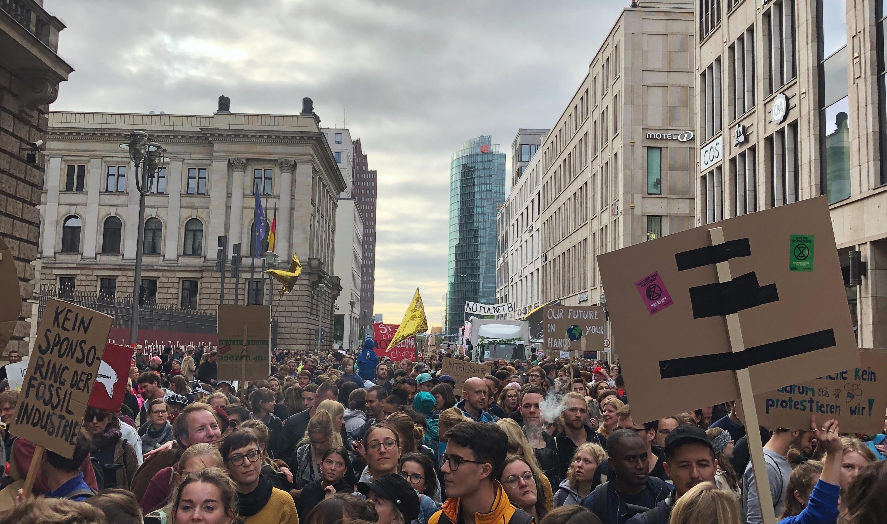 Impressionen: No Future No Dancefloor Demonstration in Berlin