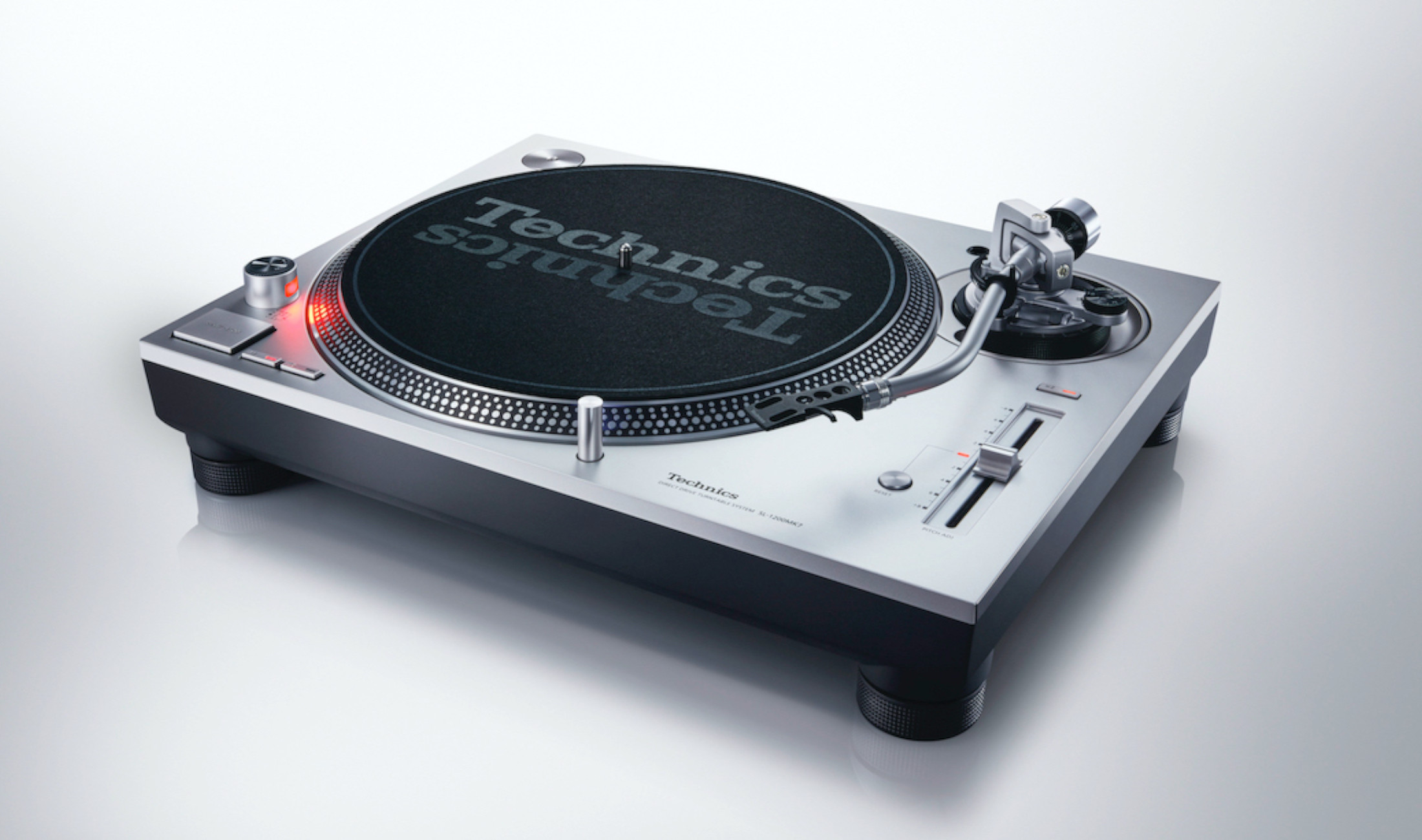 Technics veröffentlicht SL-1200MK7 in klassischem Silber