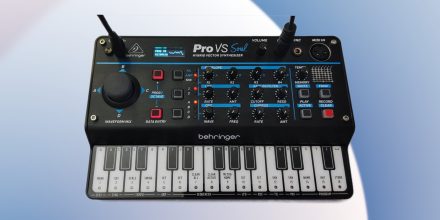 Behringer PRO VS: Vierstimmiger Synthesizer nach Prophet VS Vorbild