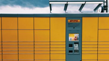 Neue Preisstruktur von DHL bedroht kleine Vinyl-Händler:innen