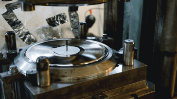 Berlin: Neues Vinyl-Presswerk 'Objects Manufacturing' eröffnet