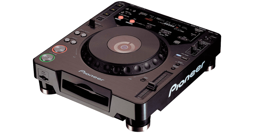 Der Pioneer DJ CDJ-1000 in der Seitenansicht. 