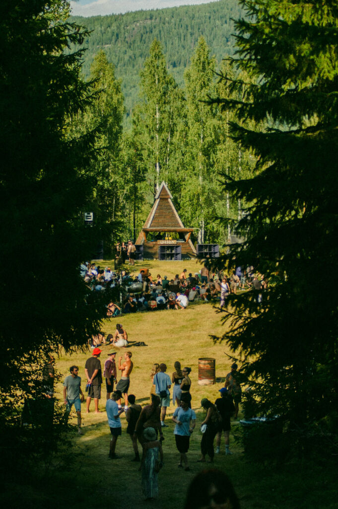 Monument Festival Bühnenbild.