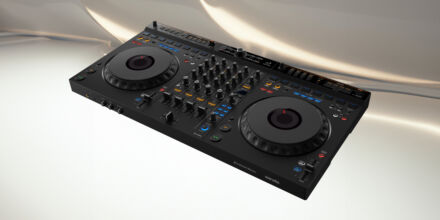 AlphaTheta DDJ-GRV6: Neuer Vierkanal-DJ-Controller mit exklusivem Drum-Feature