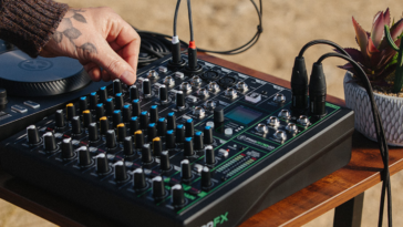 Mackie ProFX10 Go: Mobiler Mixer mit austauschbarem Akku