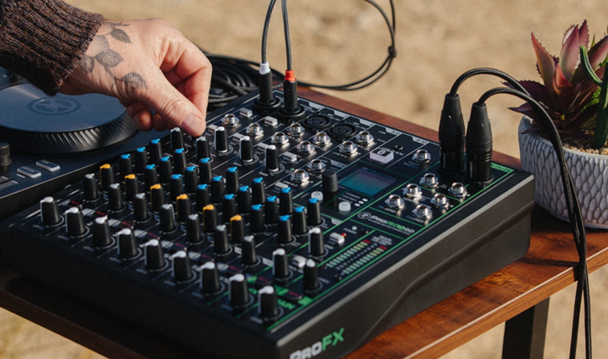 Mackie ProFX10 Go: Mobiler Mixer mit austauschbarem Akku