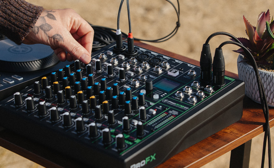 Mackie ProFX10 Go: Mobiler Mixer mit austauschbarem Akku